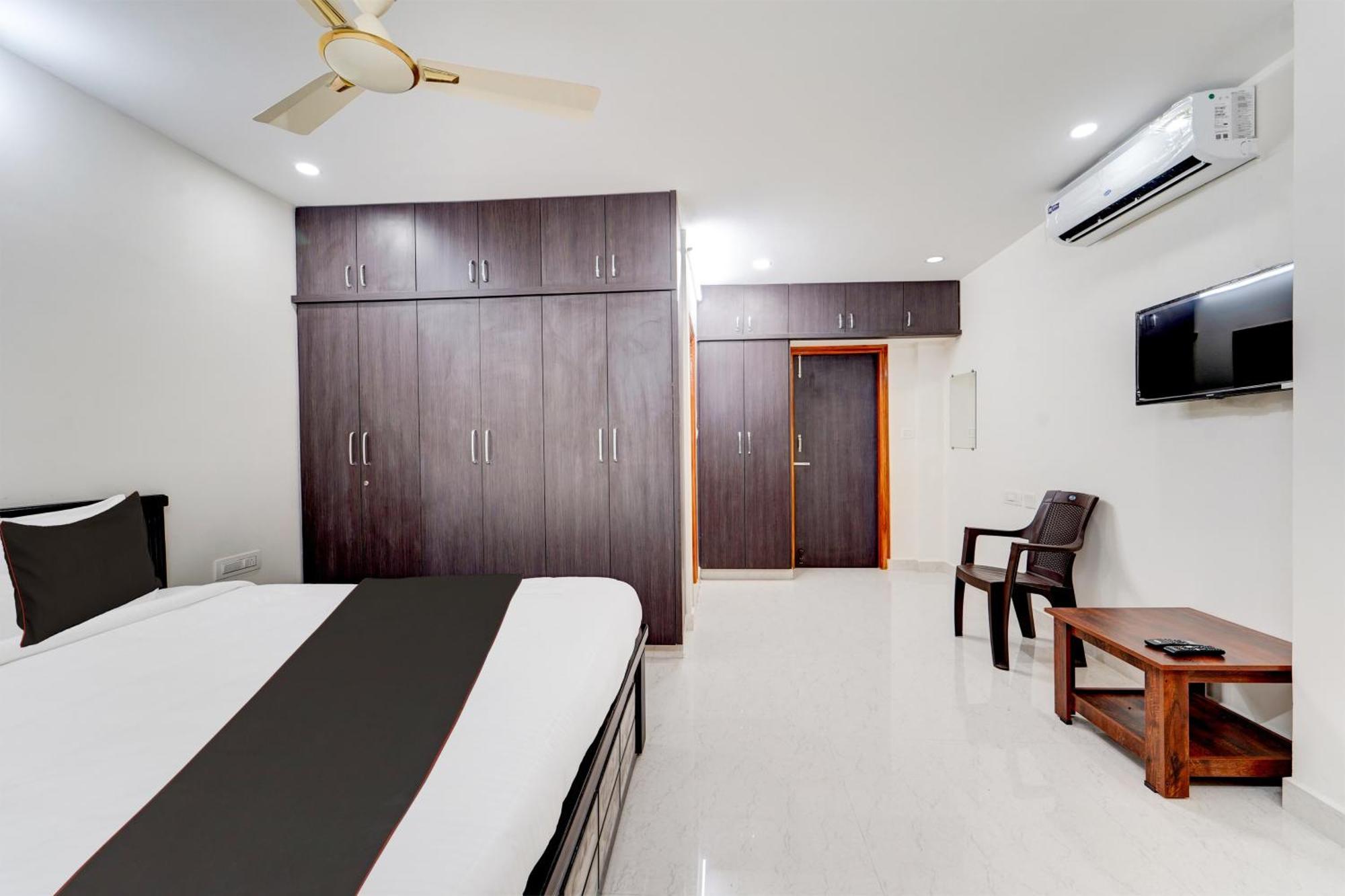 Collection O Sree Balaji Hospitality Services ตีรูปาติ ภายนอก รูปภาพ