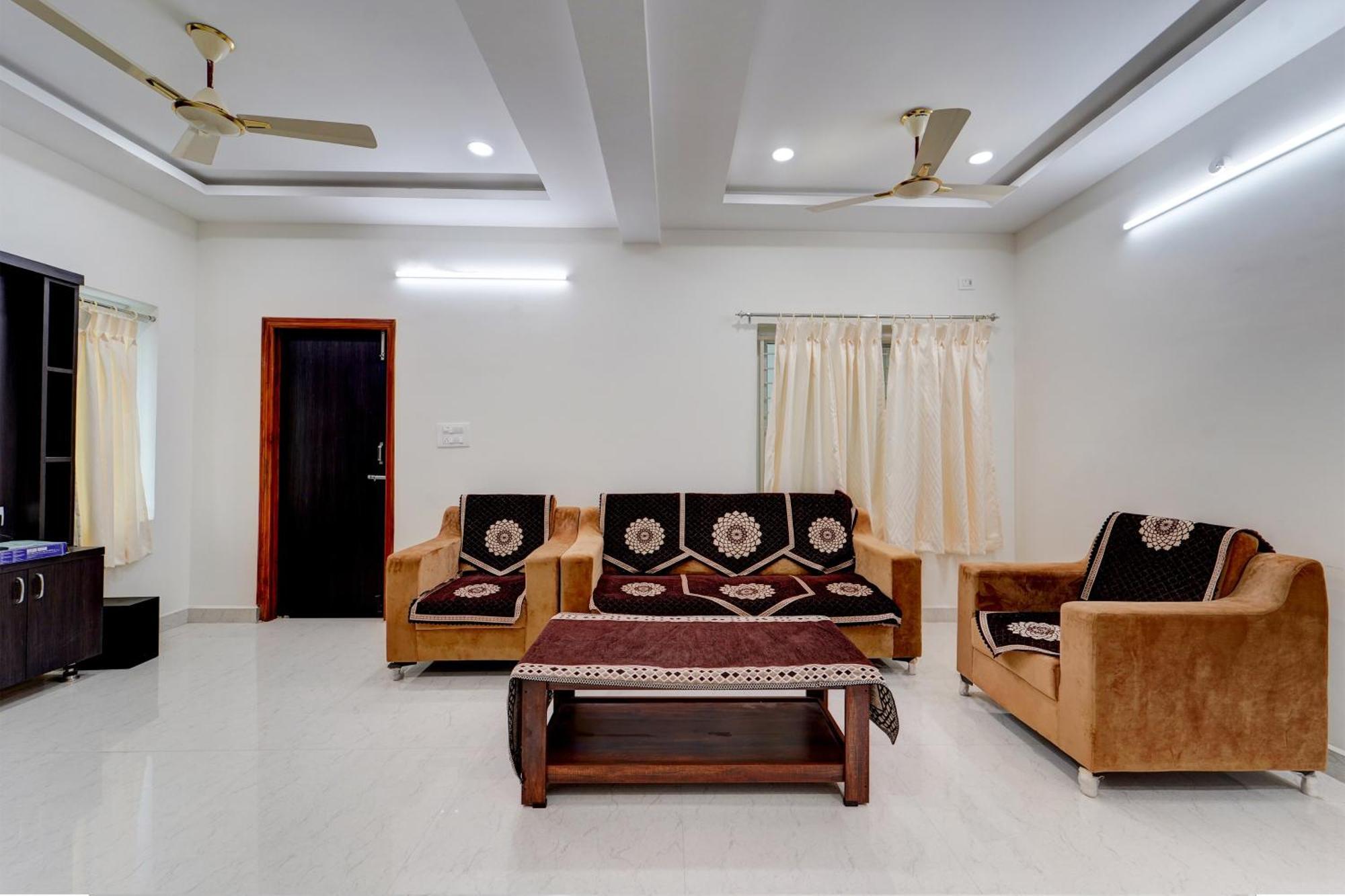 Collection O Sree Balaji Hospitality Services ตีรูปาติ ภายนอก รูปภาพ
