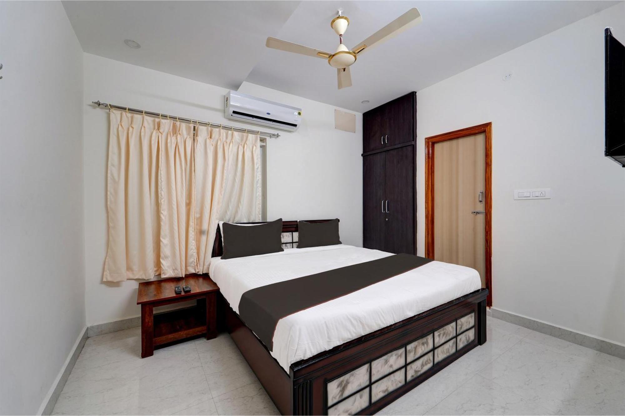 Collection O Sree Balaji Hospitality Services ตีรูปาติ ภายนอก รูปภาพ