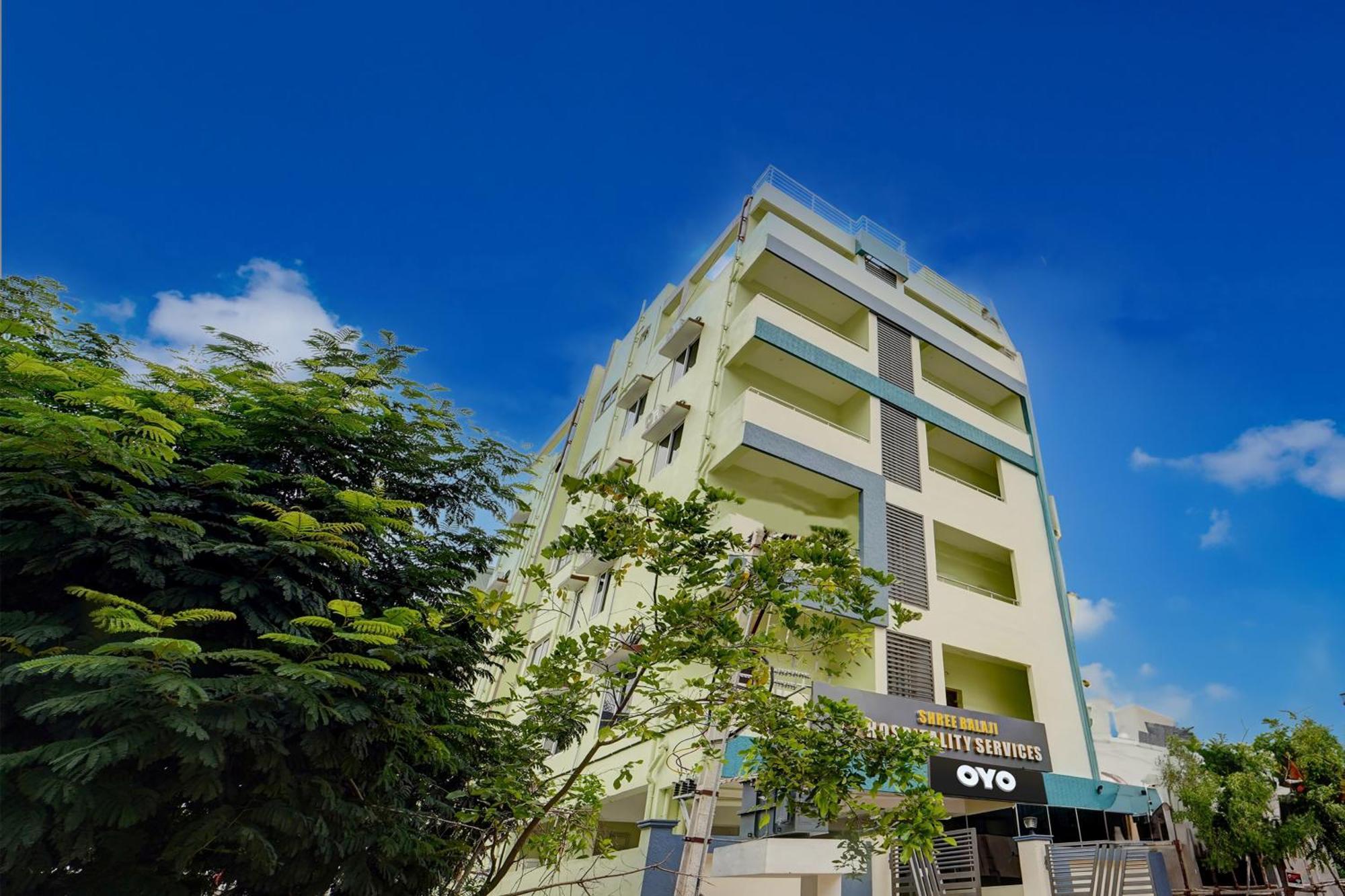 Collection O Sree Balaji Hospitality Services ตีรูปาติ ภายนอก รูปภาพ