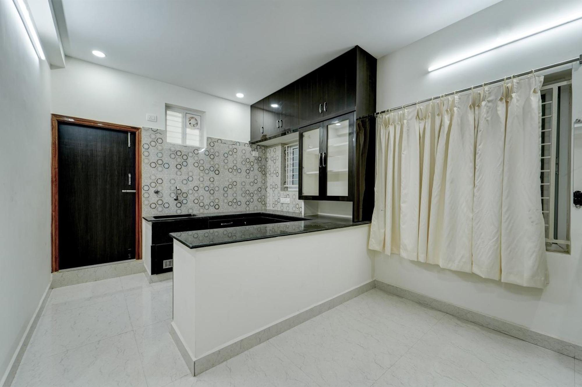 Collection O Sree Balaji Hospitality Services ตีรูปาติ ภายนอก รูปภาพ