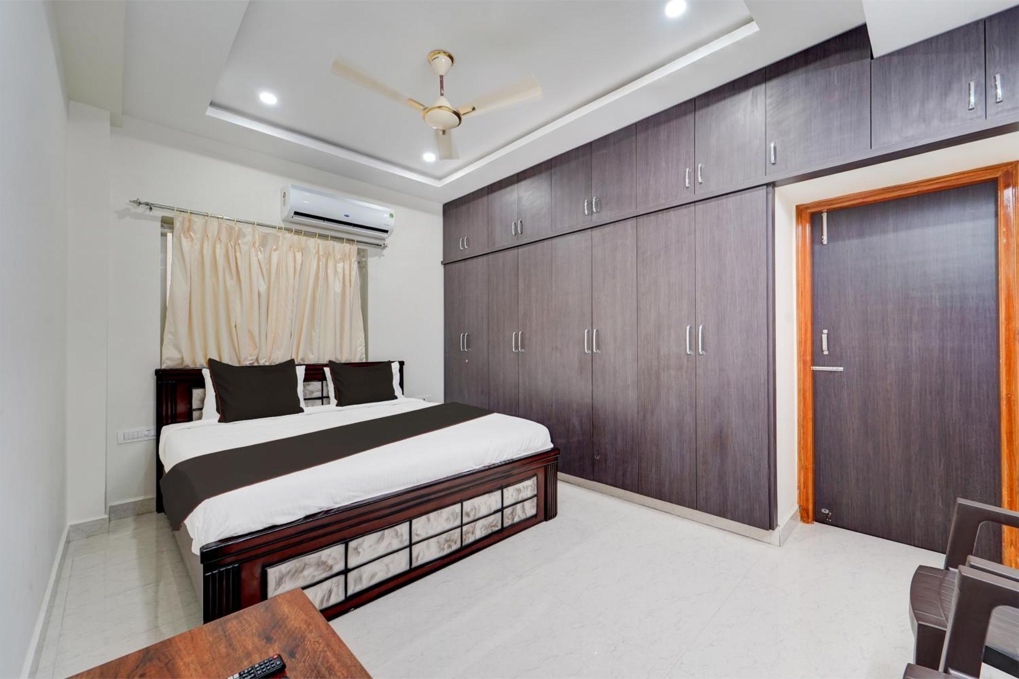 Collection O Sree Balaji Hospitality Services ตีรูปาติ ภายนอก รูปภาพ