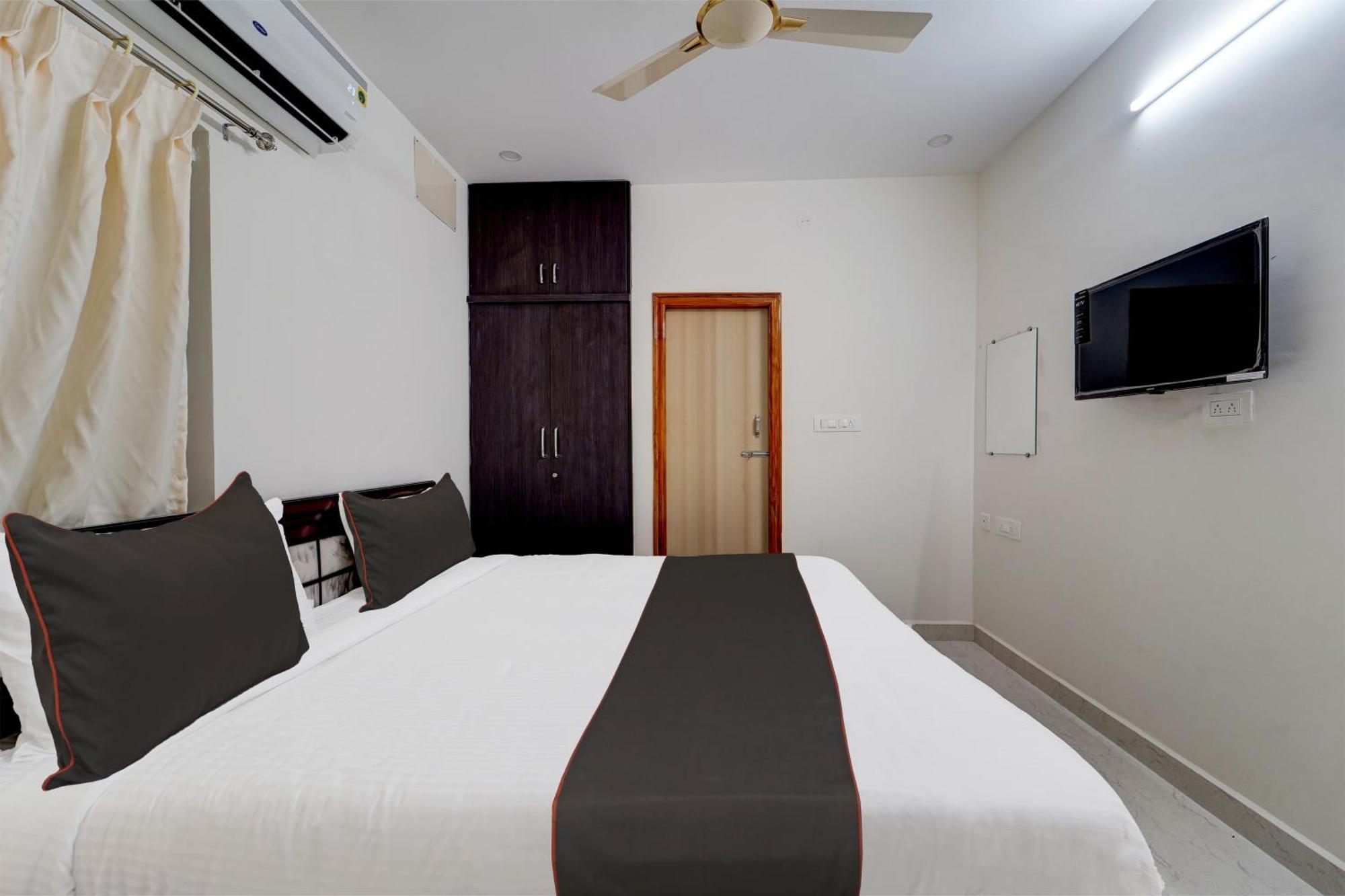 Collection O Sree Balaji Hospitality Services ตีรูปาติ ภายนอก รูปภาพ